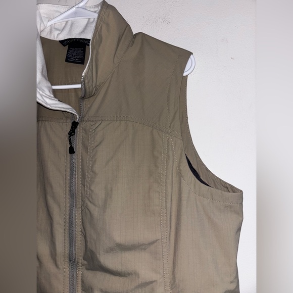 Exofficio Khaki Zip-Up Vest - Picture 3 of 10